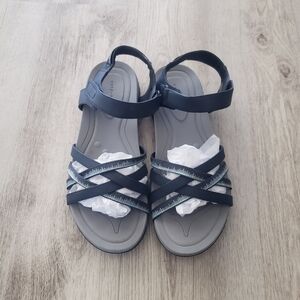 Easy Spirit Navy and Gray Sandals